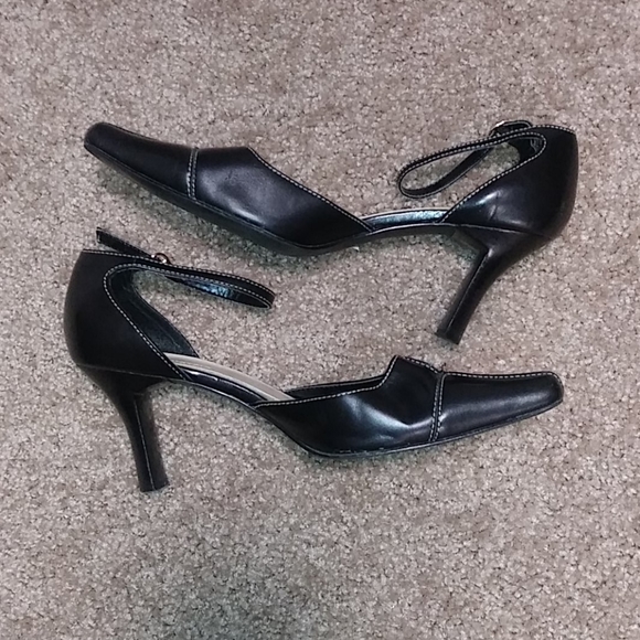 Black ankle strap pumps Size 7.5 Disc SHIPPING - Picture 1 of 5